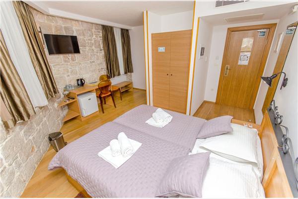 Room S2, for 2 persons