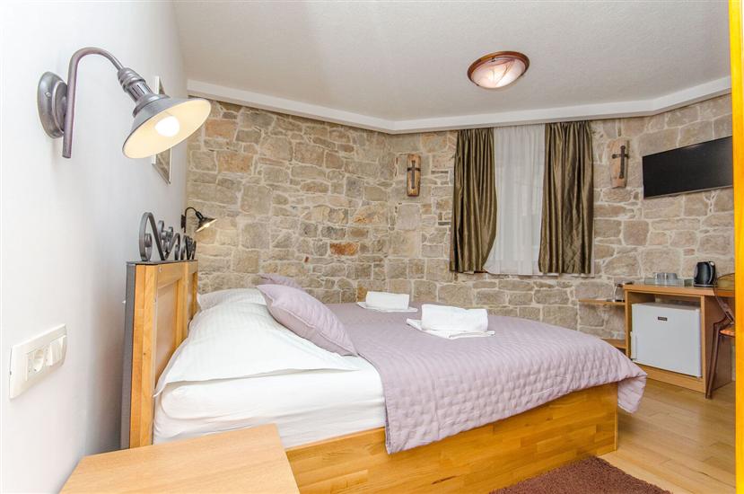 Room S4, for 2 persons