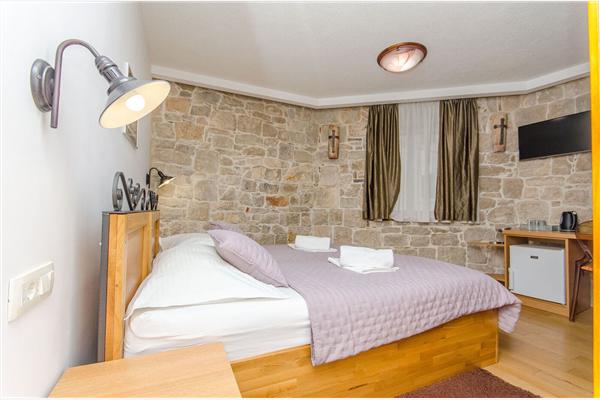 Room S4, for 2 persons