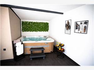 Mobile home Aurora with jacuzzi Vodice, Size 37.00 m2, Airline distance to town centre 280 m
