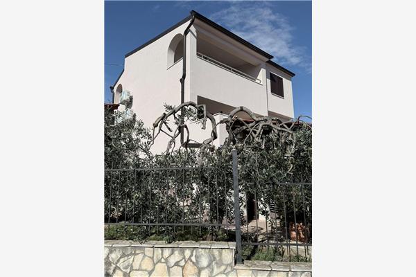 Apartment A1, for 5 persons