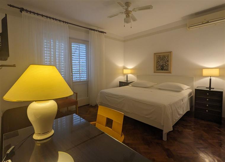 Room S1, for 2 persons