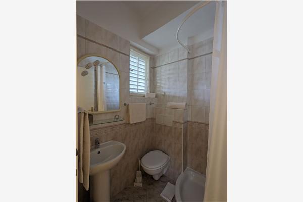 Room S1, for 2 persons