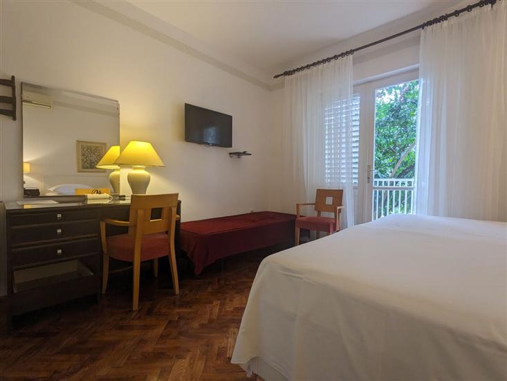 Room S1, for 2 persons