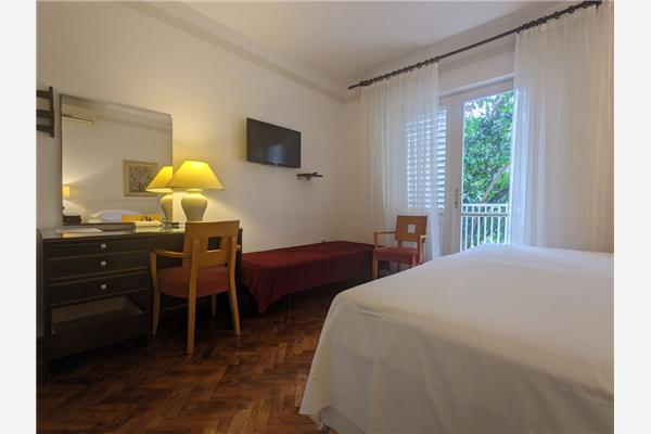 Room S1, for 2 persons