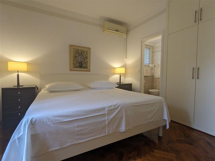 Room S1, for 2 persons