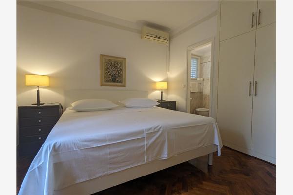 Room S1, for 2 persons