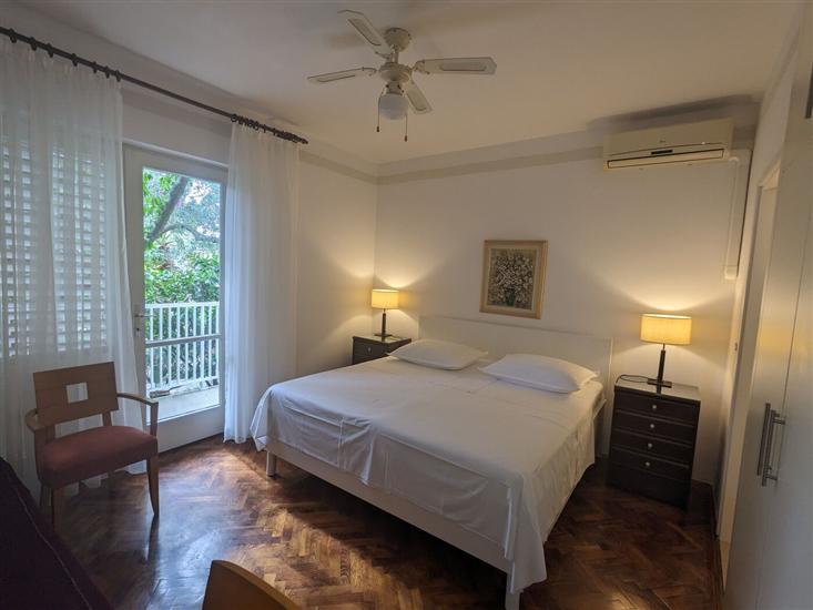 Room S1, for 2 persons