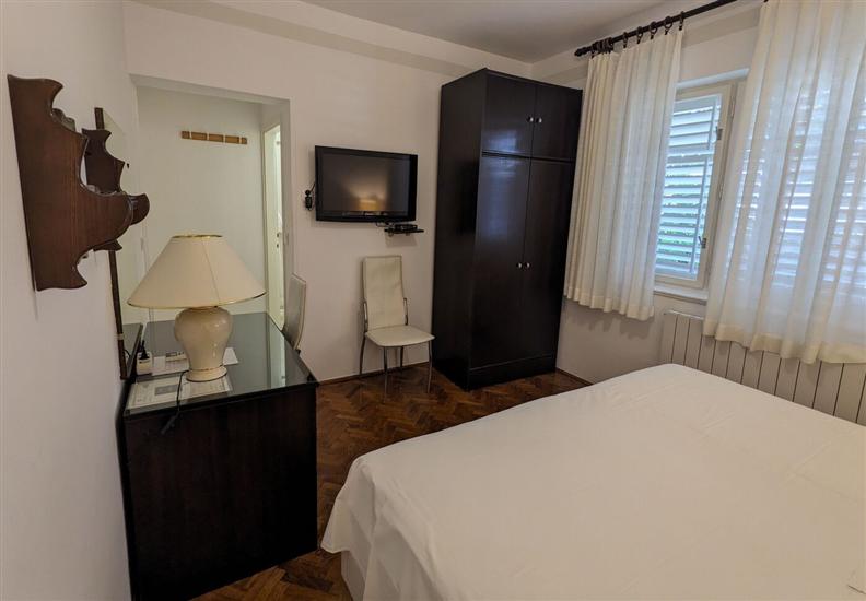 Room S2, for 2 persons