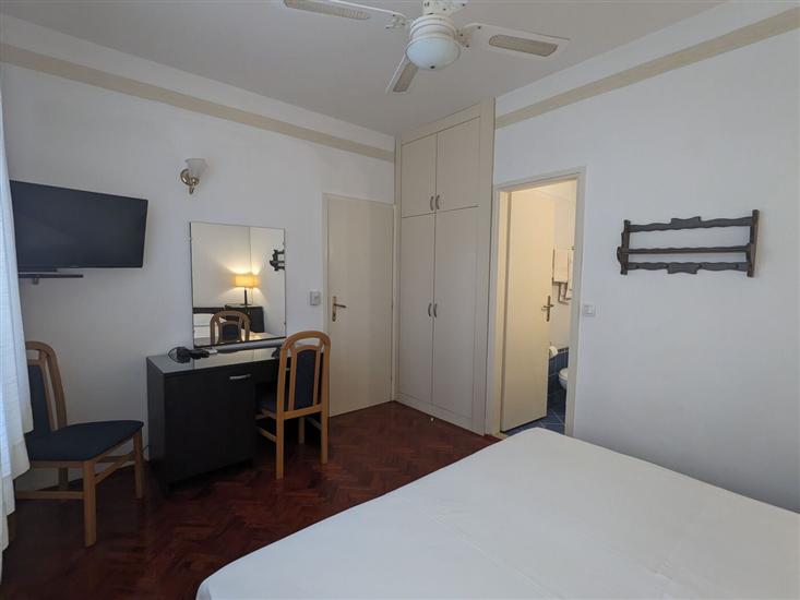 Room S3, for 2 persons