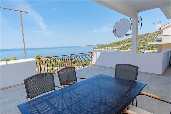 Apartment A1, for 5 persons