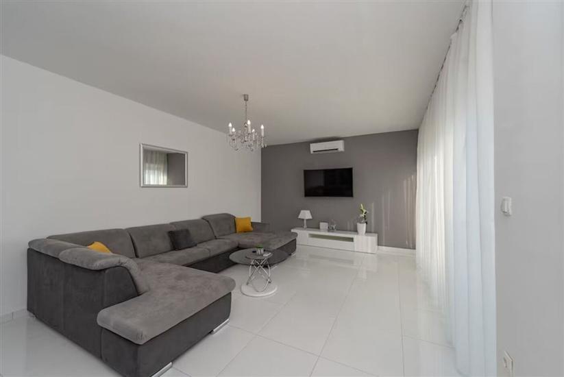 House K1, for 12 persons