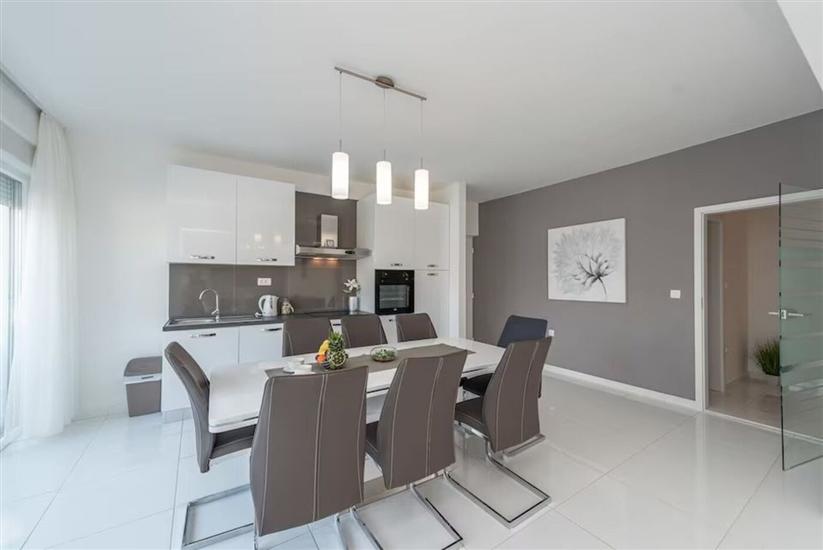 House K1, for 12 persons