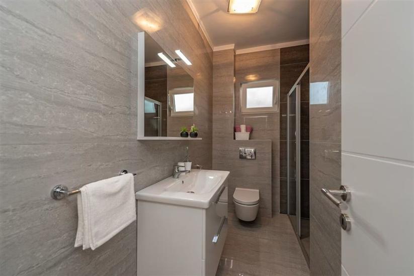 House K1, for 12 persons