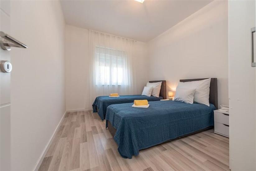 House K1, for 12 persons