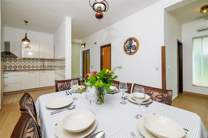 Apartment A1, for 7 persons