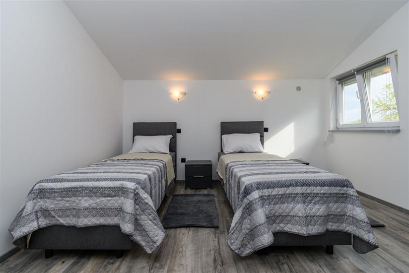 Apartment A1, for 5 persons