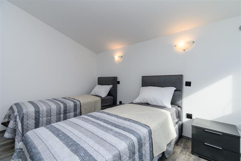 Apartment A1, for 5 persons