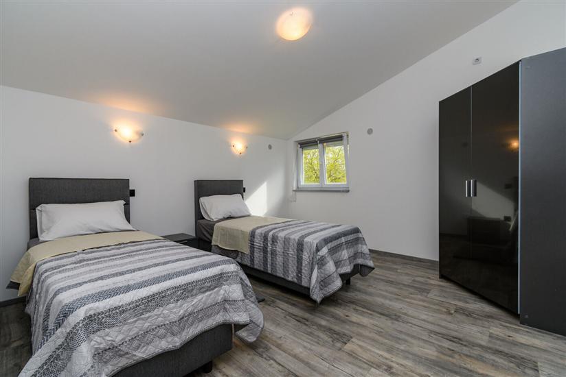 Apartment A1, for 5 persons