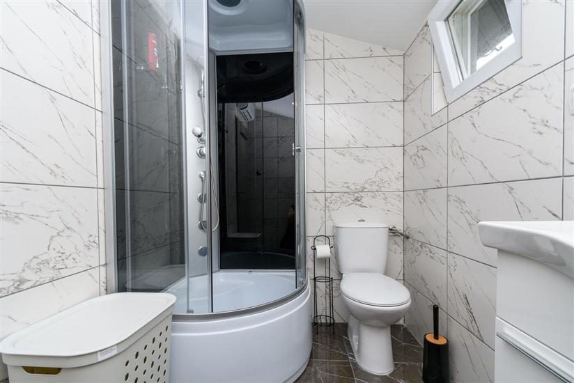 Apartment A1, for 5 persons