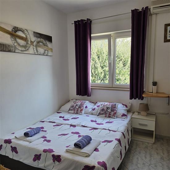 Room S1, for 2 persons