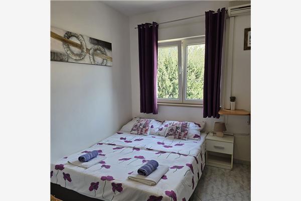 Room S1, for 2 persons