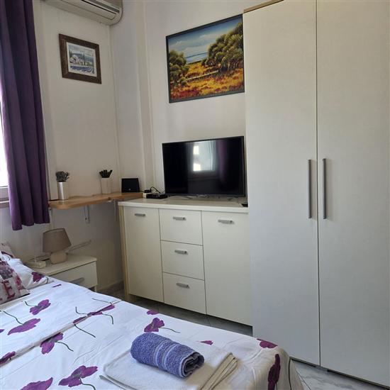 Room S1, for 2 persons