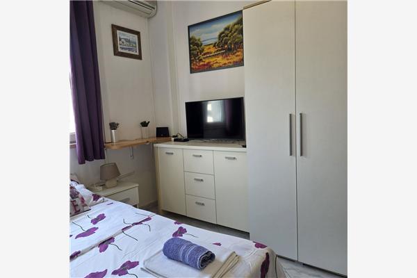 Room S1, for 2 persons