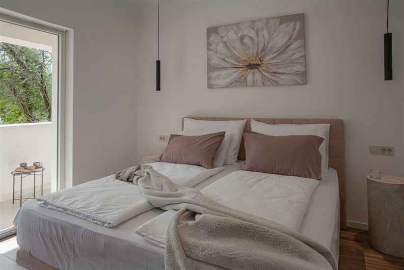 House , for 8 persons