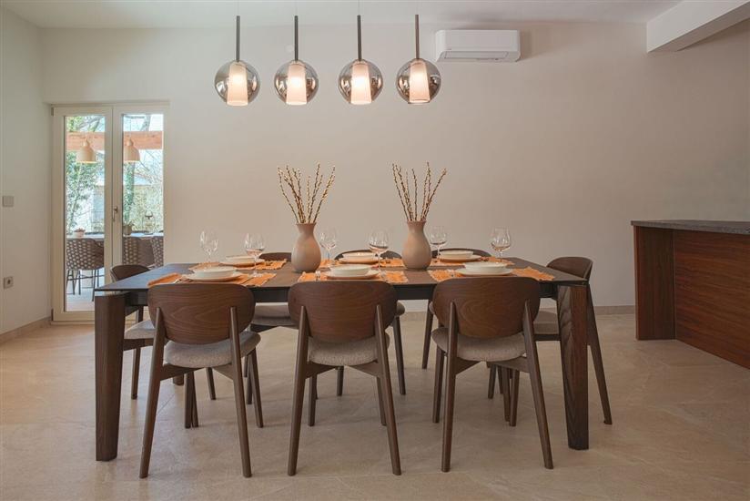 House , for 8 persons