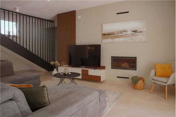 House , for 8 persons