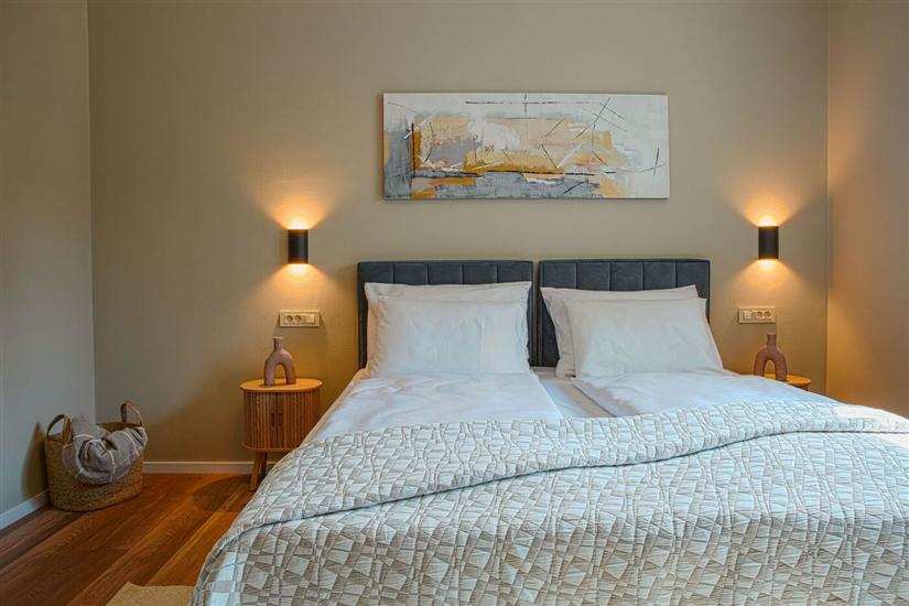 House , for 8 persons