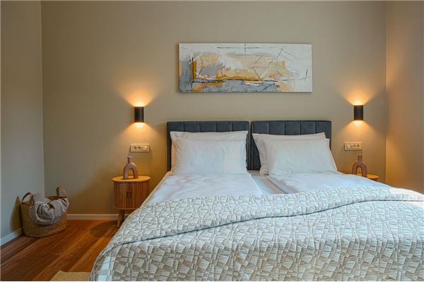 House , for 8 persons