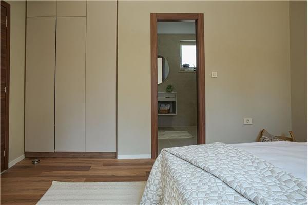 House , for 8 persons