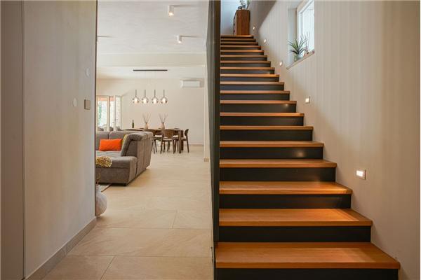 House , for 8 persons