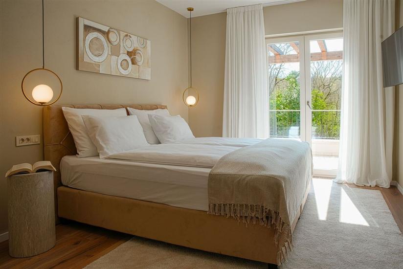 House , for 8 persons