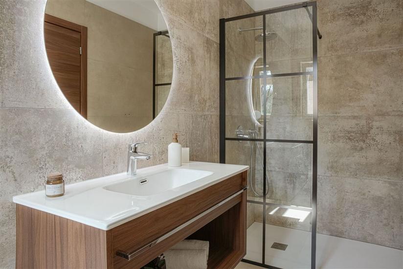 House , for 8 persons