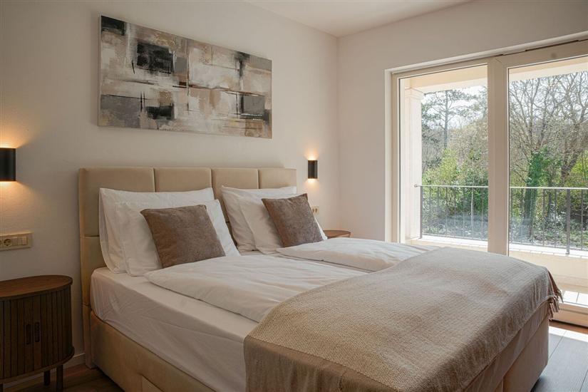 House , for 8 persons