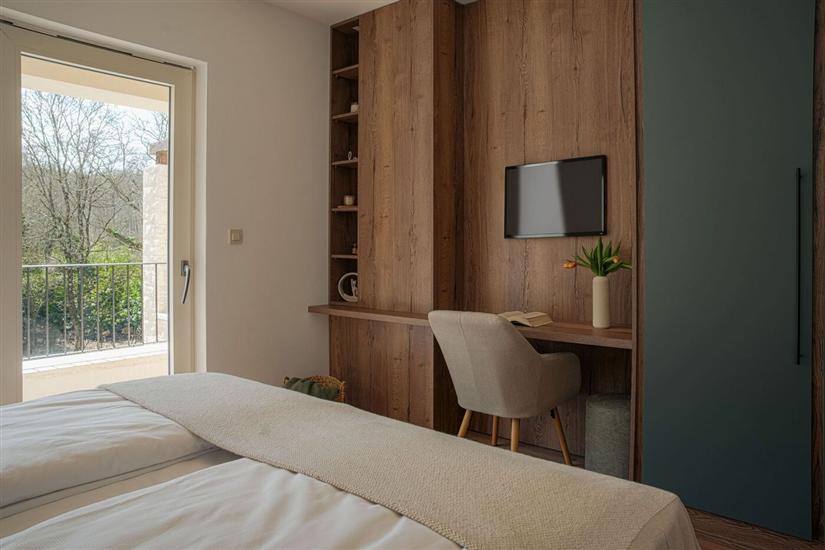 House , for 8 persons