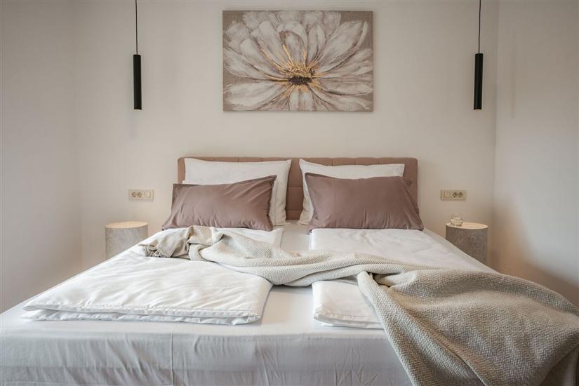 House , for 8 persons