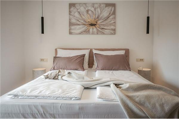 House , for 8 persons