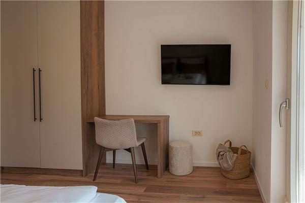 House , for 8 persons