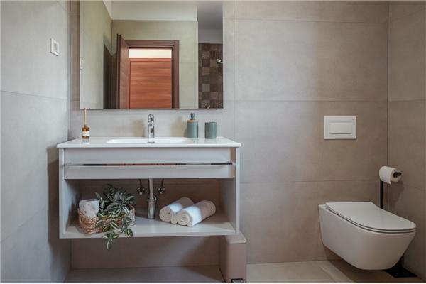 House , for 8 persons