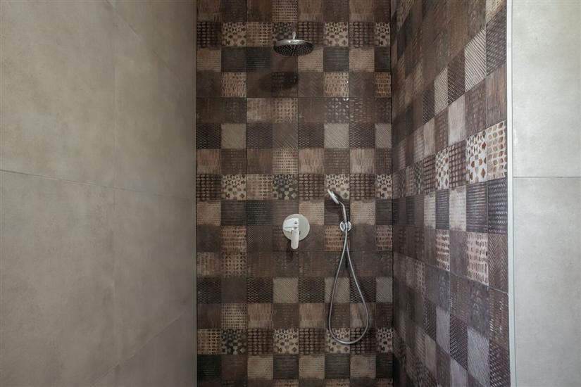 House , for 8 persons