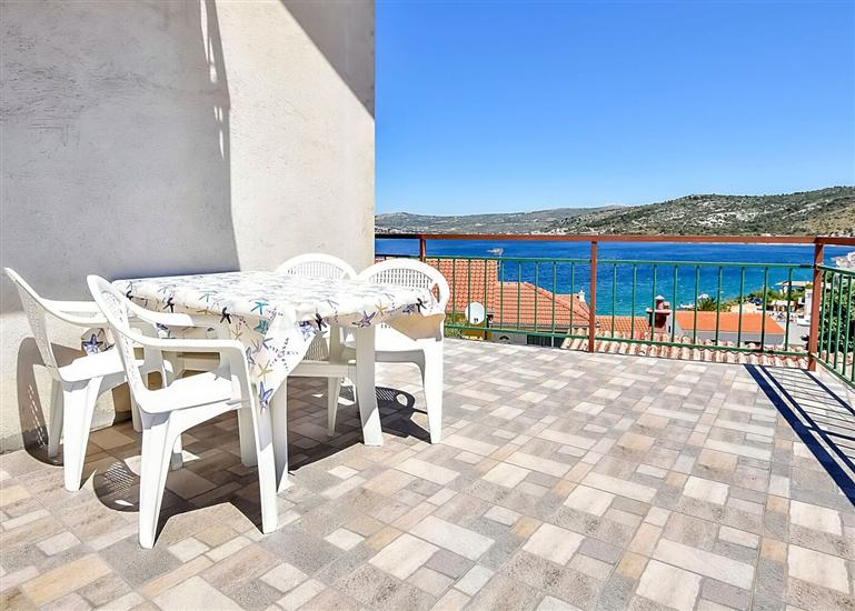 Apartment A1, for 5 persons