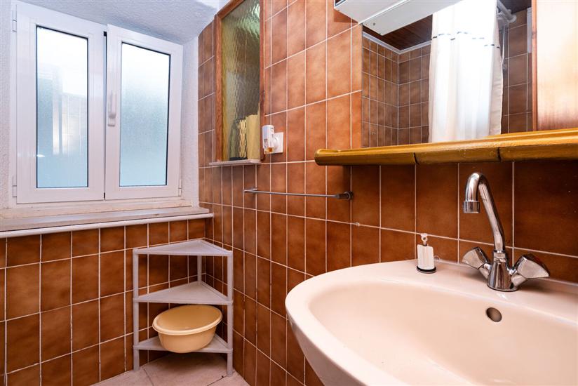 Apartment A1, for 5 persons