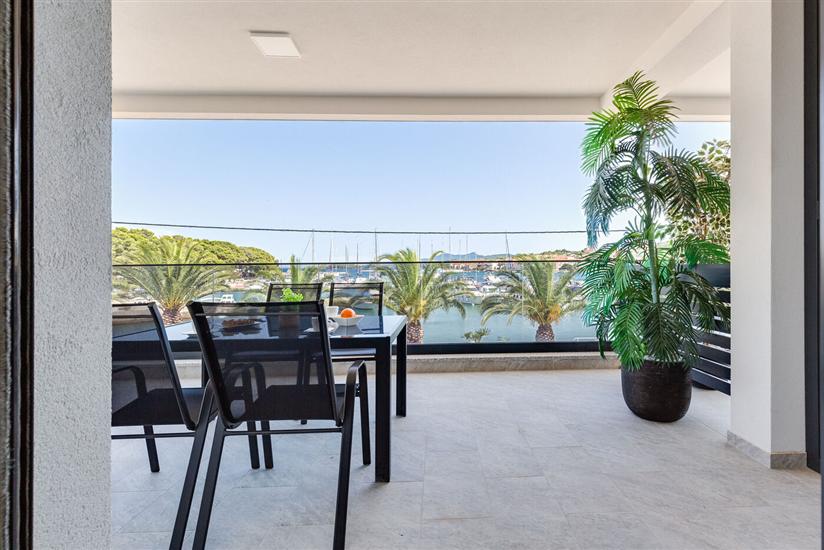 Apartment A1, for 5 persons