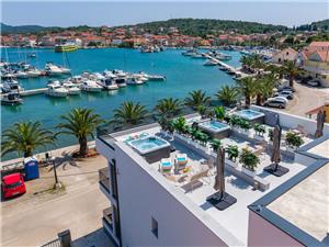 Apartments Penthouse Apartments Dora Kukljica Kukljica, Size 40.00 m2, Airline distance to the sea 50 m, Airline distance to town centre 300 m