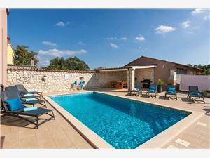 Apartments Lara Krnica (Pula), Size 120.00 m2, Accommodation with pool