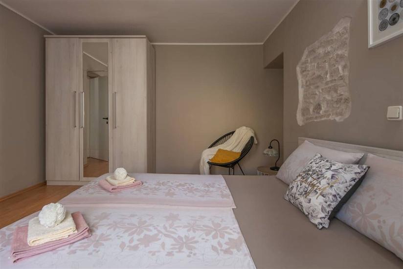 Apartment A1, for 5 persons